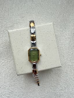 Mixed colour wristwatch